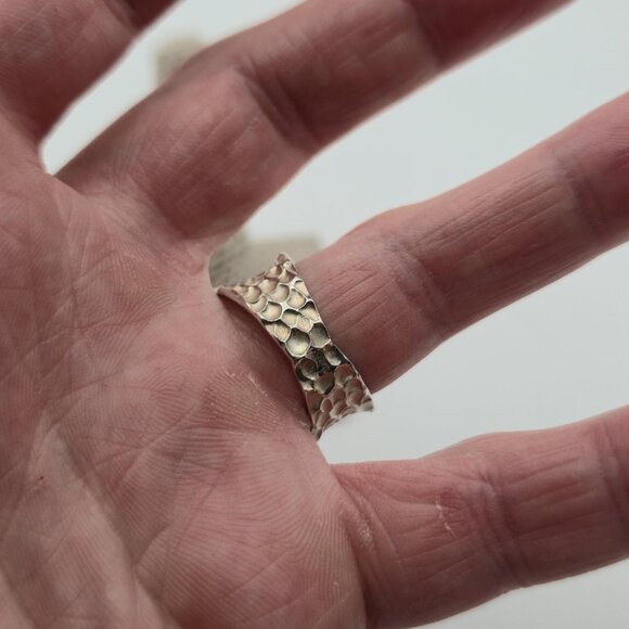 Size 7.5 Sterling Silver Crater Pattern Wide Rustic Band Ring A4057 - Picture 4 of 8